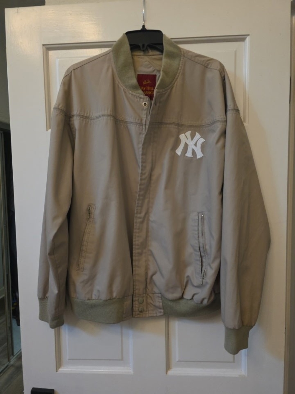 New York Yankees Bomber Jacket, Size Medium, Bay Hills, Beige
